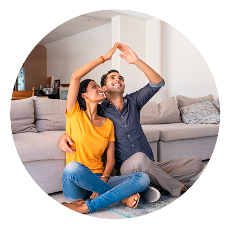 Photo couple dans la maison